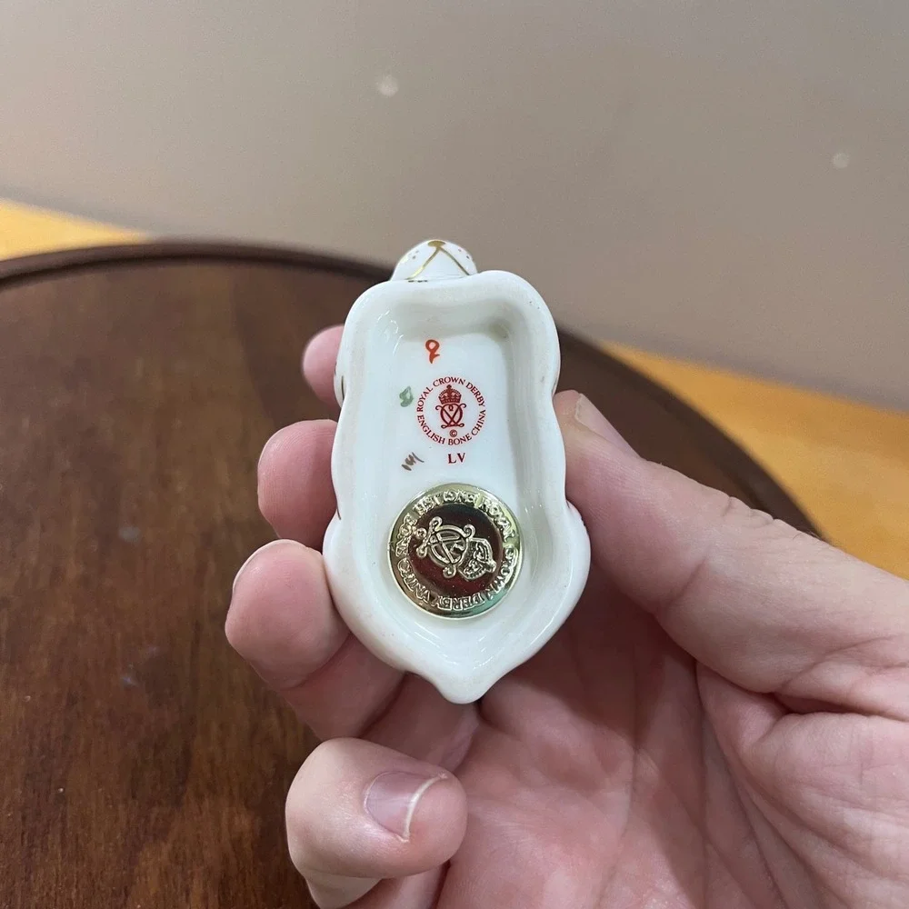 Vtg Royal Crown Derby Bunny Rabbit Paperweight Gold Stopper Bone China LV 1992